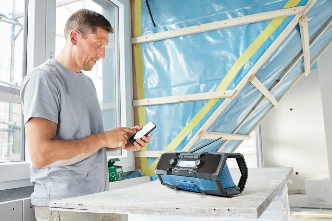 Bosch Professional 18V System Akku Baustellenradio GPB 18V-2 C (Empfang über Bluetooth, FM und AUX,