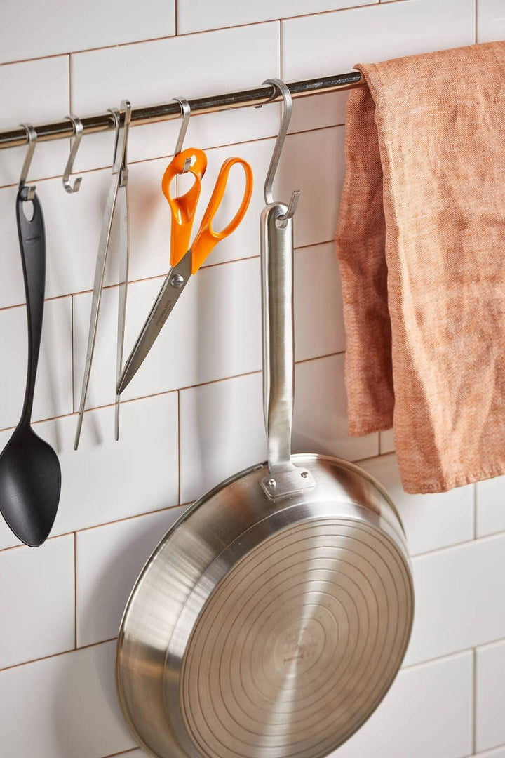 Fiskars Bratpfanne, Ø 24 cm, Beschichtete Pfanne, Für alle Kochfelder geeignet, Recycelter Edelstahl