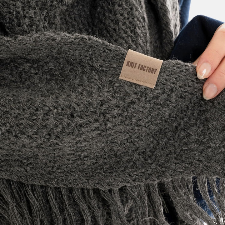 KNIT FACTORY - Dreiecksschal Amber - Damen Strickschal mit Wolle - Umschlagtuch für den Herbst und W