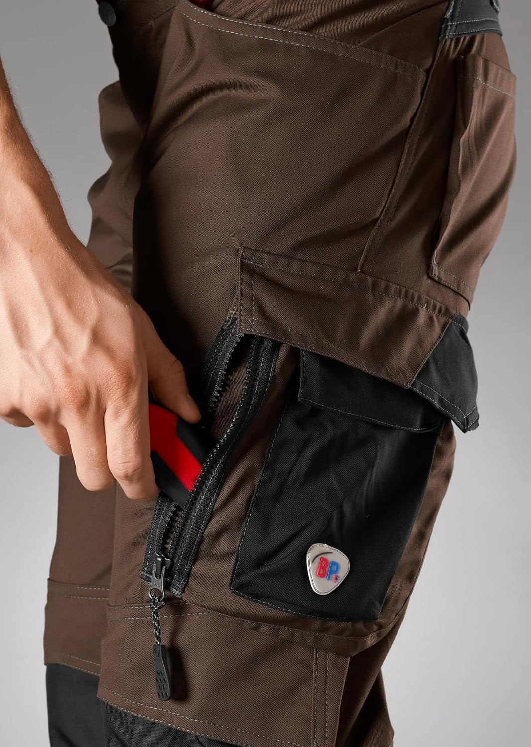 BP 1998-570-4832 Arbeitshose mit Kniepolstertaschen - Schlanke Silhouette - Elastischer Rückengurt -