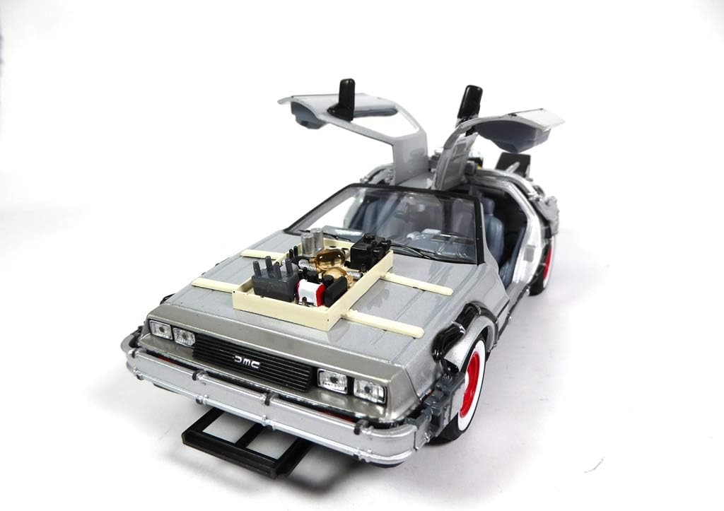 OPO 10 - Delorean Auto aus dem Film Back to The Future III - Massstab 1:24 - (Ref: 03J-22444)