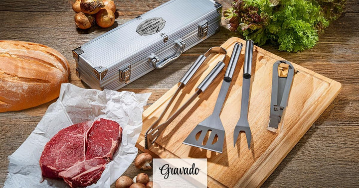 AMAVEL Grillkoffer aus Edelstahl mit Besteck und Gravur Grillmeister & Bester Papa, Pfannenwender, G