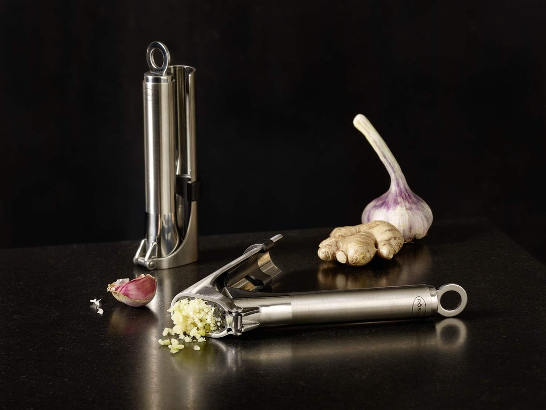 RÖSLE Knoblauchpresse, Presse in Profi-Qualität für Ingwer und Knoblauch, mit klappbarem Sieb, Edels
