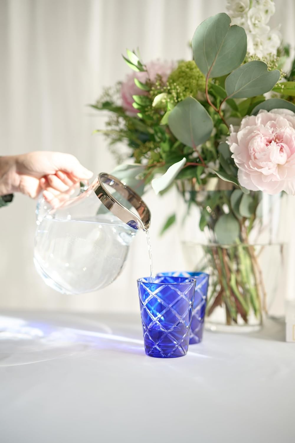 EDZARD Glaskaraffe Olivia, feiner Kristallglas Krug mit Platinrand, Füllvolumen 1,0 Liter, Höhe 16 c