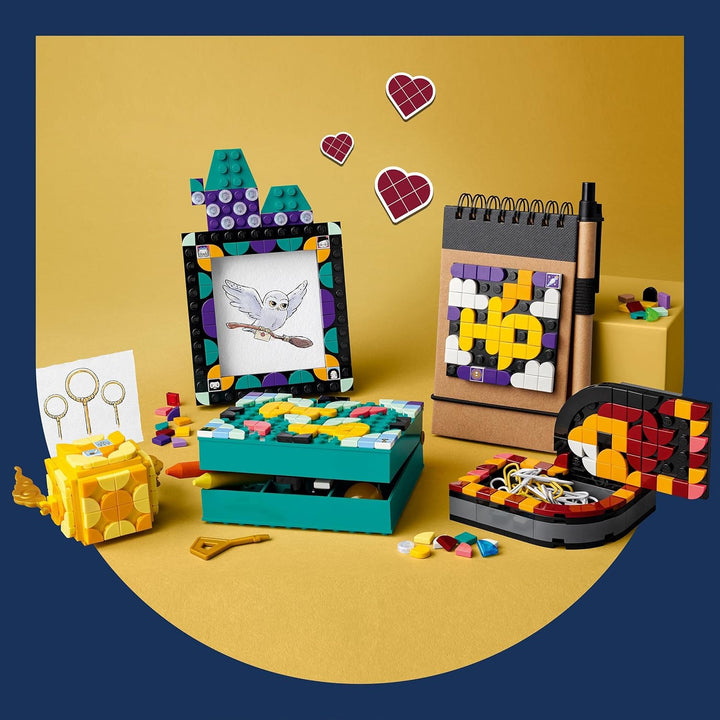 LEGO 41811 DOTS Hogwarts Schreibtisch-Set, DIY Harry Potter Zubehör für die Schule, Bastelset-Deko u