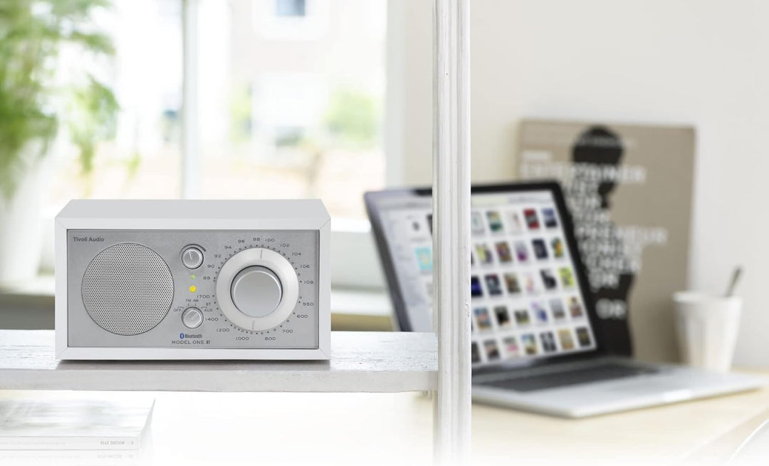 Tivoli Audio Model One BT Bluetooth UKW-/MW-Tisch Radio (Weiss/Silber) Weiss / Silber, Weiss / Silbe