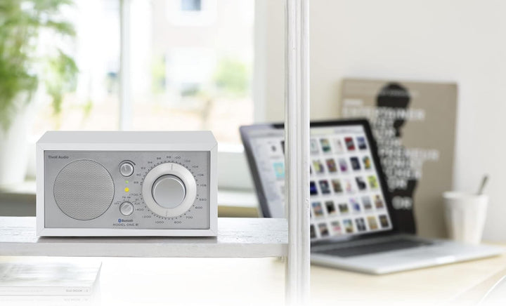 Tivoli Audio Model One BT Bluetooth UKW-/MW-Tisch Radio (Weiss/Silber) Weiss / Silber, Weiss / Silbe