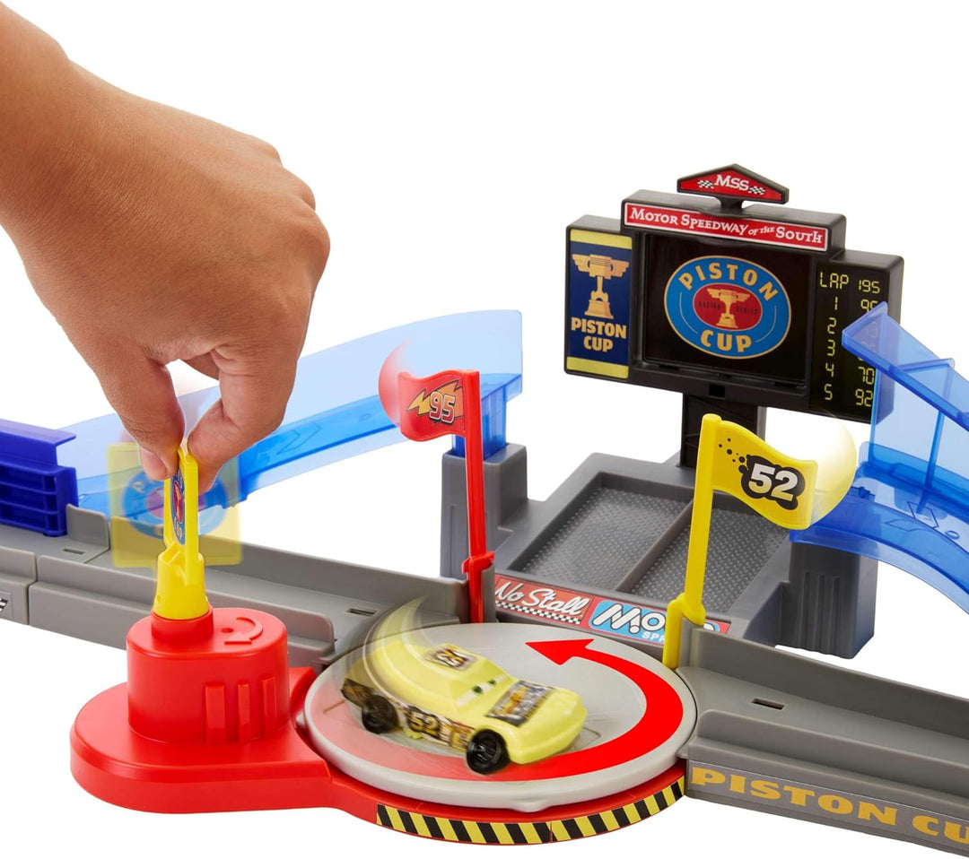 Mattel Disney Pixar Cars Spielset und Spielzeugauto, Lightning McQueen mit herausgestreckter Zunge u