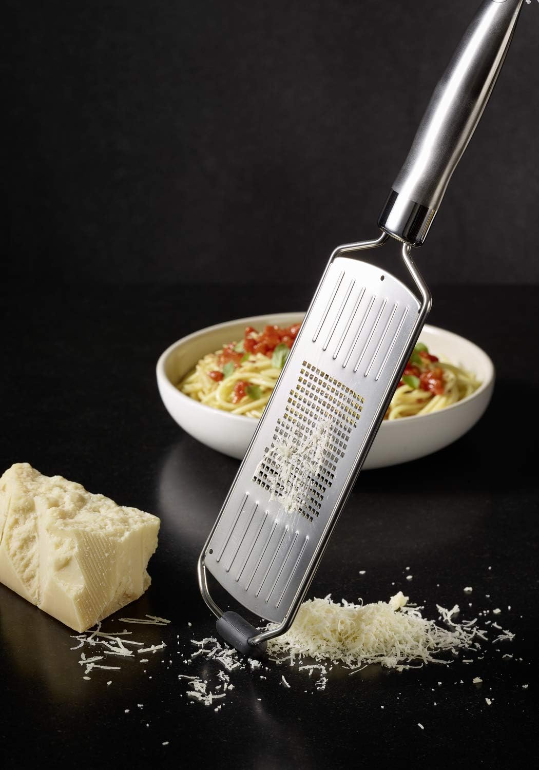 RÖSLE Feinreibe, Hochwertige Reibe für Parmesan, Gewürze, Zitrone, Schokolade oder Ingwer, mit Silik