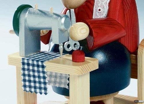 KWO Olbernhau 21011 Räuchermännchen Schneiderin sitzend, 16 cm