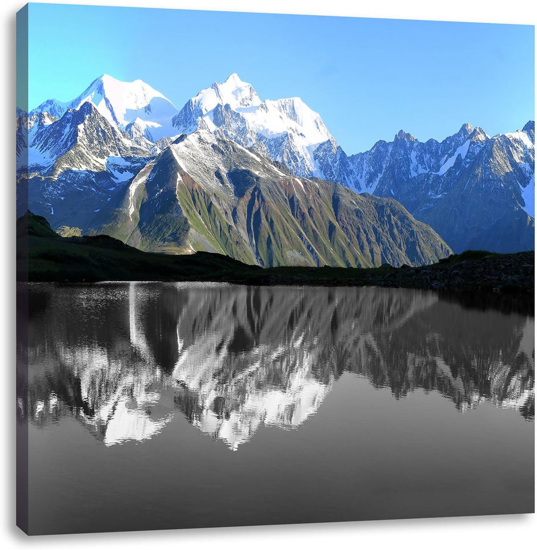 Pixxprint Gewaltige Berge vor Spiegelsee schwarz/weiss, Format: 70x70 auf Leinwand, 70x70