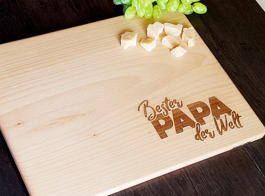 Grosses Hartholz Schneidebrett 38,5x30 cm für die Bester PAPA der Welt | Handgefertigt Holzbrett | G