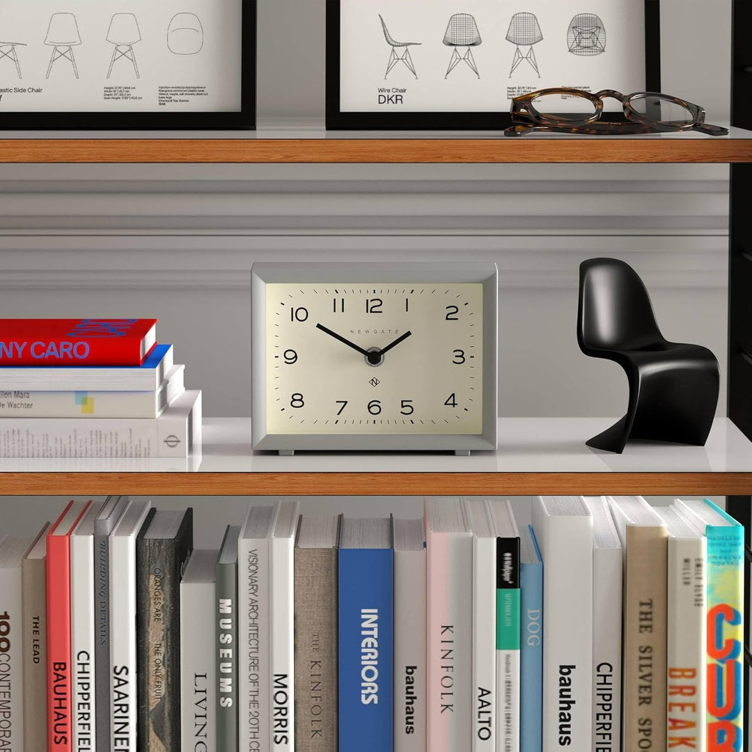 NEWGATE® 'Henry' Kaminuhr - Moderne rechteckige LED-Uhr in Grau, ideal für Schreibtische, Tische, Re