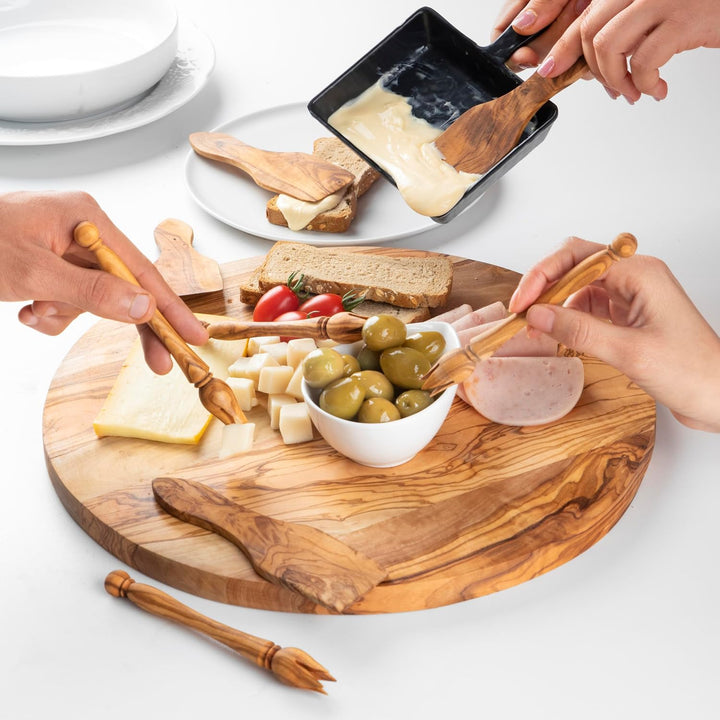 Handgefertigtes rundes Paddelbrett aus Olivenholz – gestreiftes Servierbrett für Käse, Brot und Vors