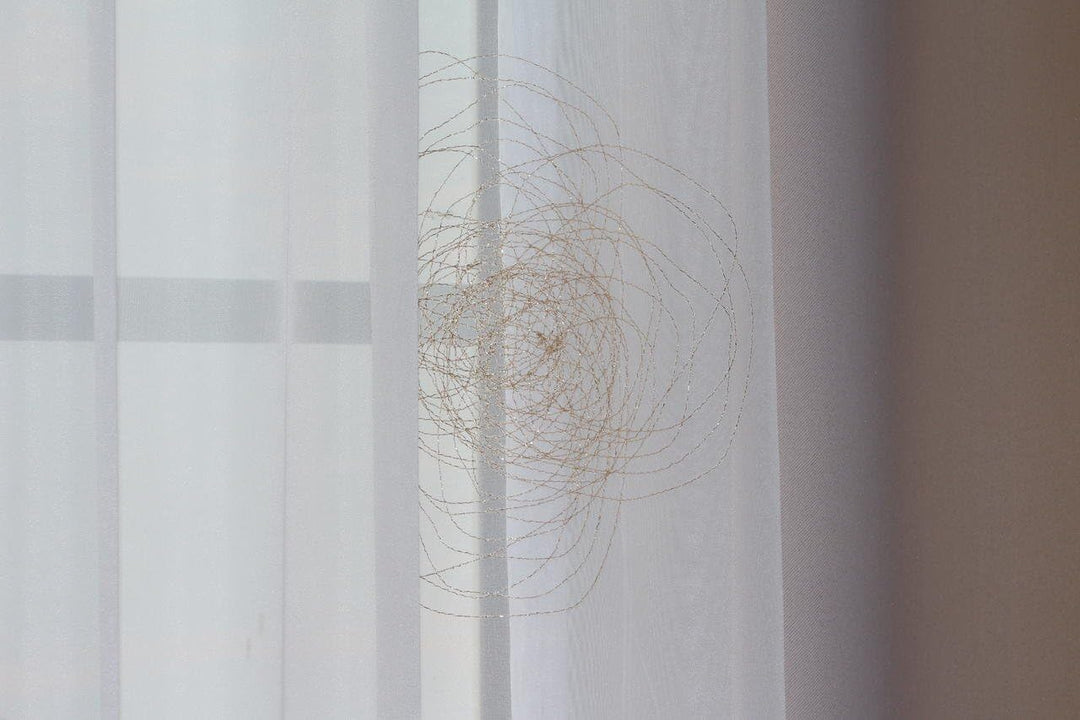 EASYHomefashion Hochwertige Fertiggardine Voile Store Deko Schal mit Stickerei Faltenband Bleiband B