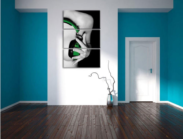 Dark Sexy Girl grüne Kopfhörer schwarz/weiss 3-Teiler Leinwandbild 120x80 Bild auf Leinwand
