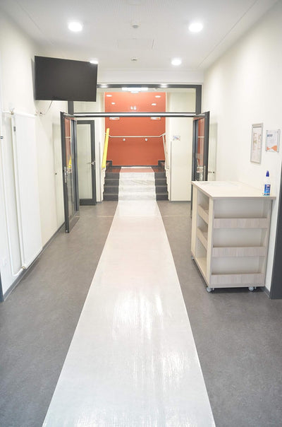 Abdeckvlies 1,00 m x 25 m weiss 180g/m² selbsthaftend Bodenschutz Vlies Treppe