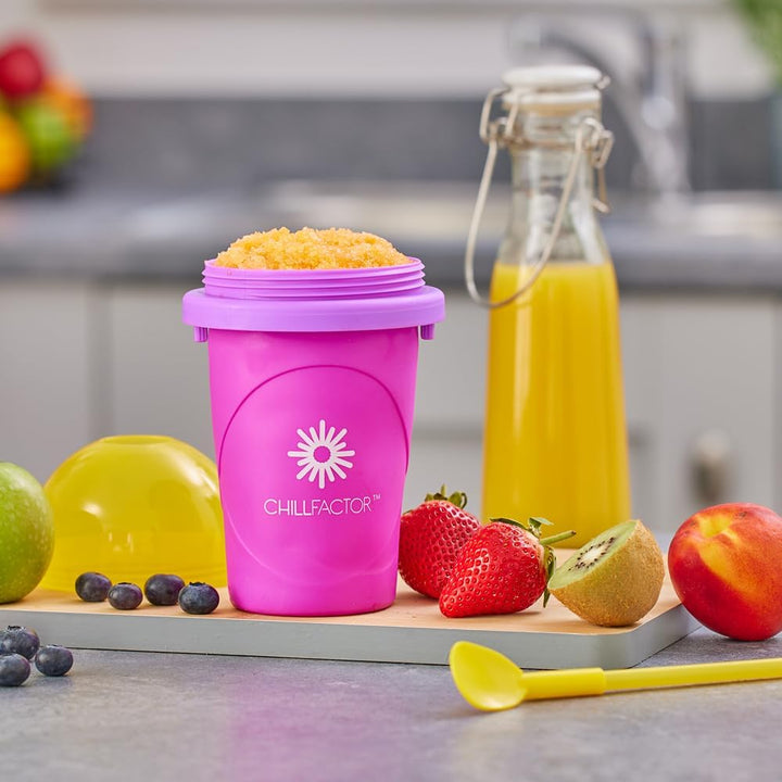 BANDAI CHILLFACTOR CO07954 Küchenspielzeug, Slush-Maschine mit wiederverwendbarem Becher und Strohha