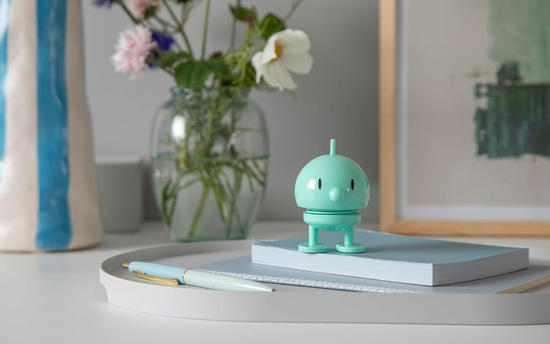 Hoptimist Bumble, Wackelfigur Deko Skandinavisch, Deko Wohnzimmer, Schreibtisch Deko, Büro Gadgets,