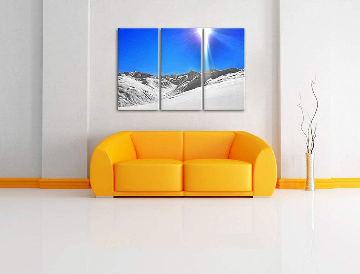 Weite weisse Berglandschaft im Winter schwarz/weiss 3-Teiler Leinwandbild 120x80 Bild auf Leinwand,