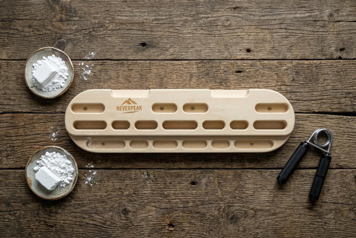 NEVERPEAK Hangboard aus Holz – Trainingsboard für Kletterer & Boulderer • Fingerkraft & Griffkraft v