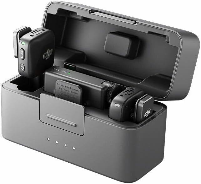DJI Mic Mini (2 Sender + 1 Empfänger + Ladeschale), Ultraleicht, Detailreicher Audio, 48 Std. Nutzun