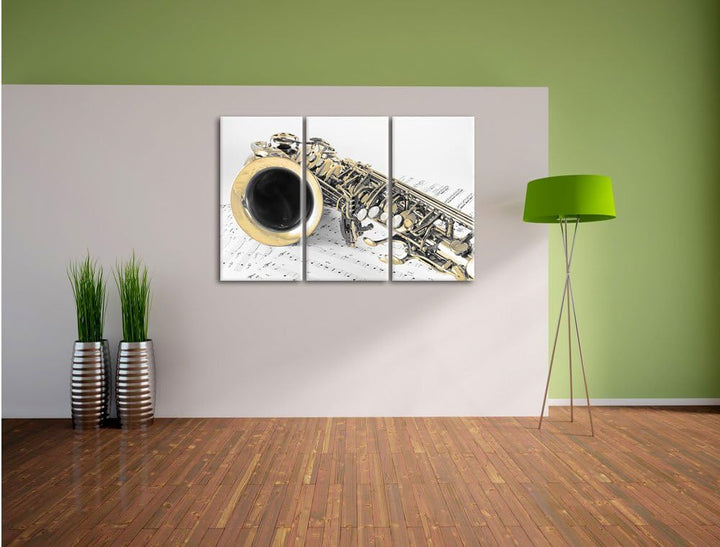 Pixxprint Saxophon auf Notenpapier als Leinwandbild/Grösse: 3 Teilig (120x80 cm) cm/Wandbild/Kunstdr