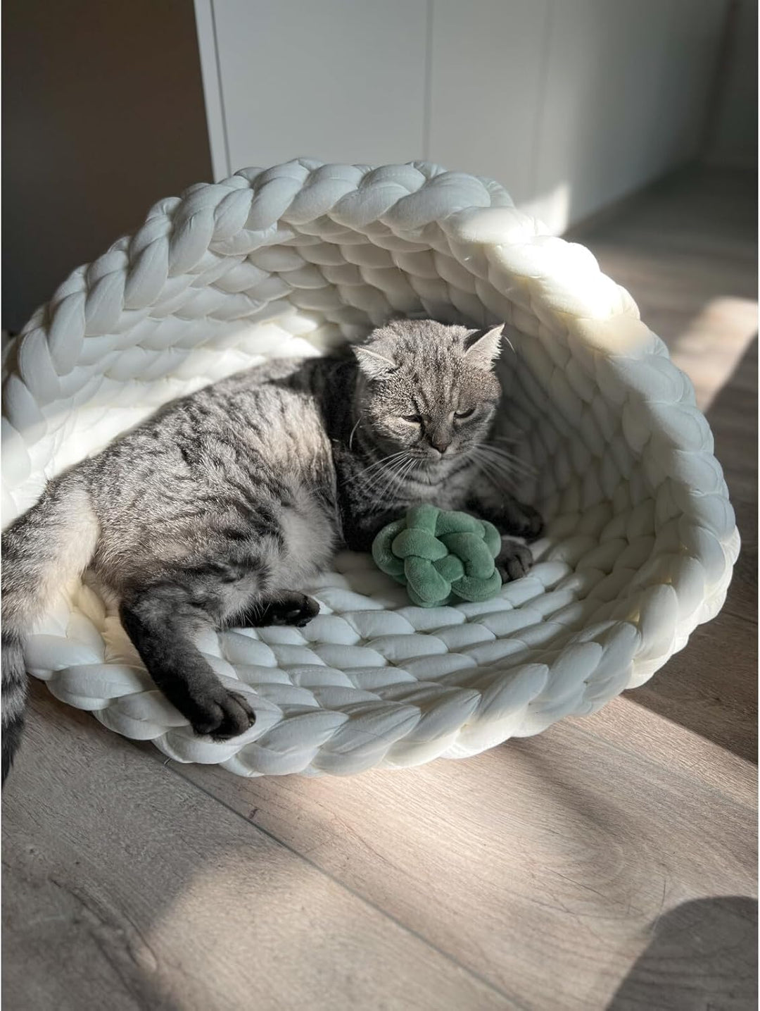 Aumüller Katzenkorb und Fensterbankliege Grobstrick - Schlafplatz für Katzen, Beige