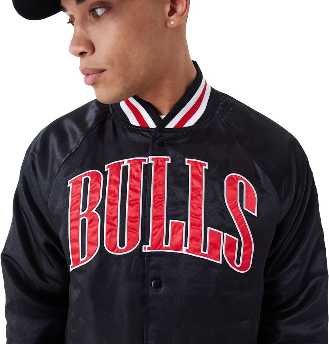 New Era NBA Applique Satin Chicago Bulls Jacke Bomberjacke schwarz, M