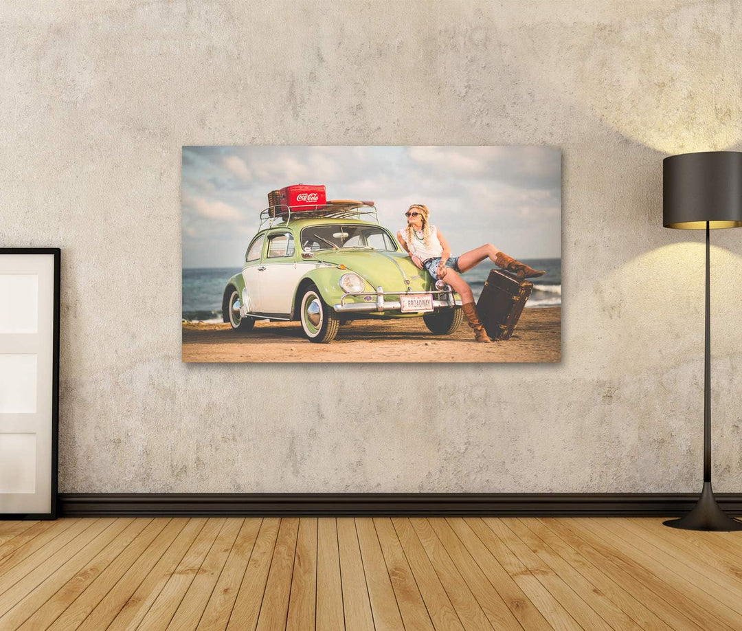 Bild Bilder auf Leinwand Käfer Beetle Retro Vintage mit Hippie Girl am Strand Wandbild Poster Leinwa