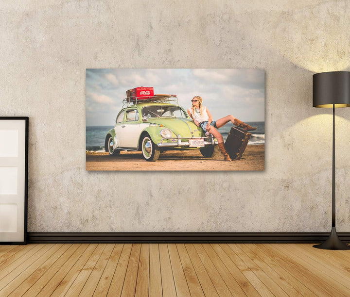 Bild Bilder auf Leinwand Käfer Beetle Retro Vintage mit Hippie Girl am Strand Wandbild Poster Leinwa