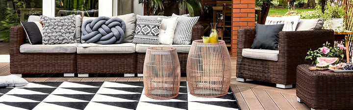 Teamson Home Gartenmöbel, Kleiner Runder Patio Beistelltisch Pflanzenständer aus Bambus Wicker mit M