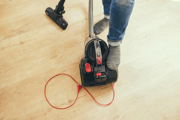 SEVERIN Beutelloser Zyklon-Staubsauger, Bodenstaubsauger für konstante Saugkraft, Staubsauger ohne B