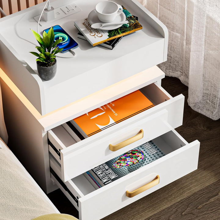 PIPIPOXER Nachttisch mit LED, Nachtschrank mit Steckdosen und USB Anschlüsse mit 3 Schubladen, Nacht