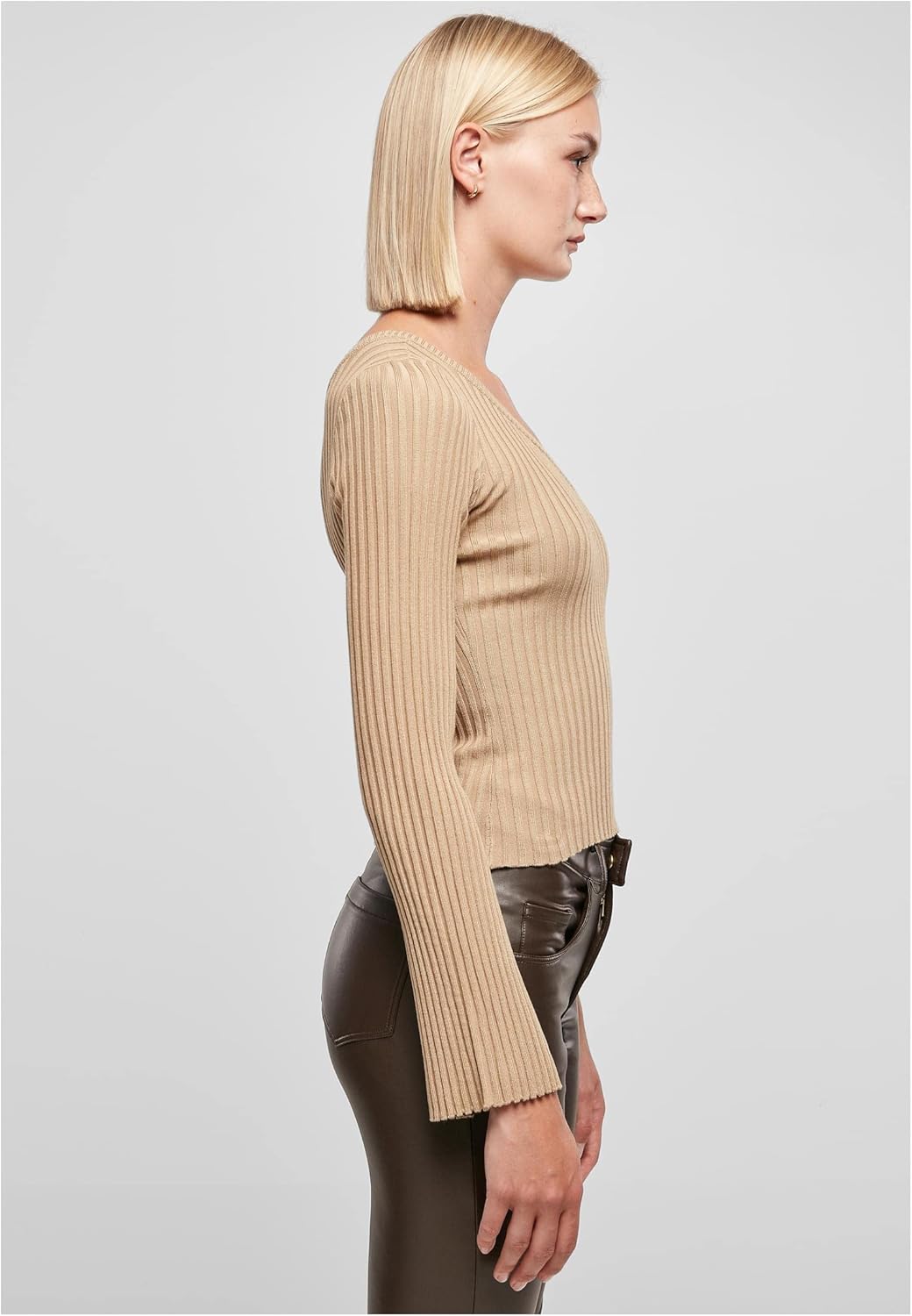 Urban Classics Damen Strickjacke Ladies Cropped Feather Cardigan, Kurze Strickjacke mit Knopfverschl