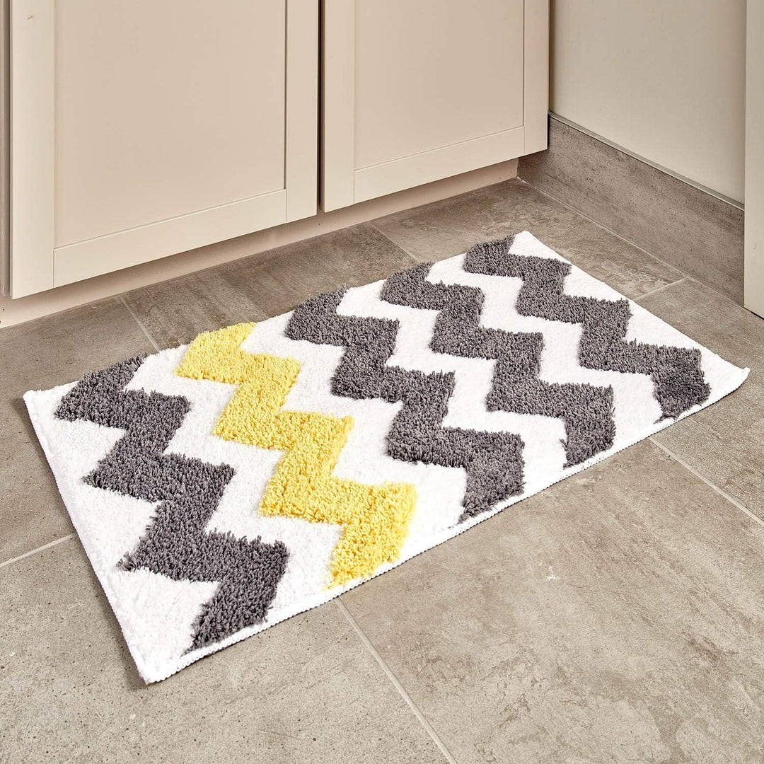 iDesign Chevron Duschvorleger, rutschfeste und schnelltrocknende Badmatte aus Microfaser-Polyester m