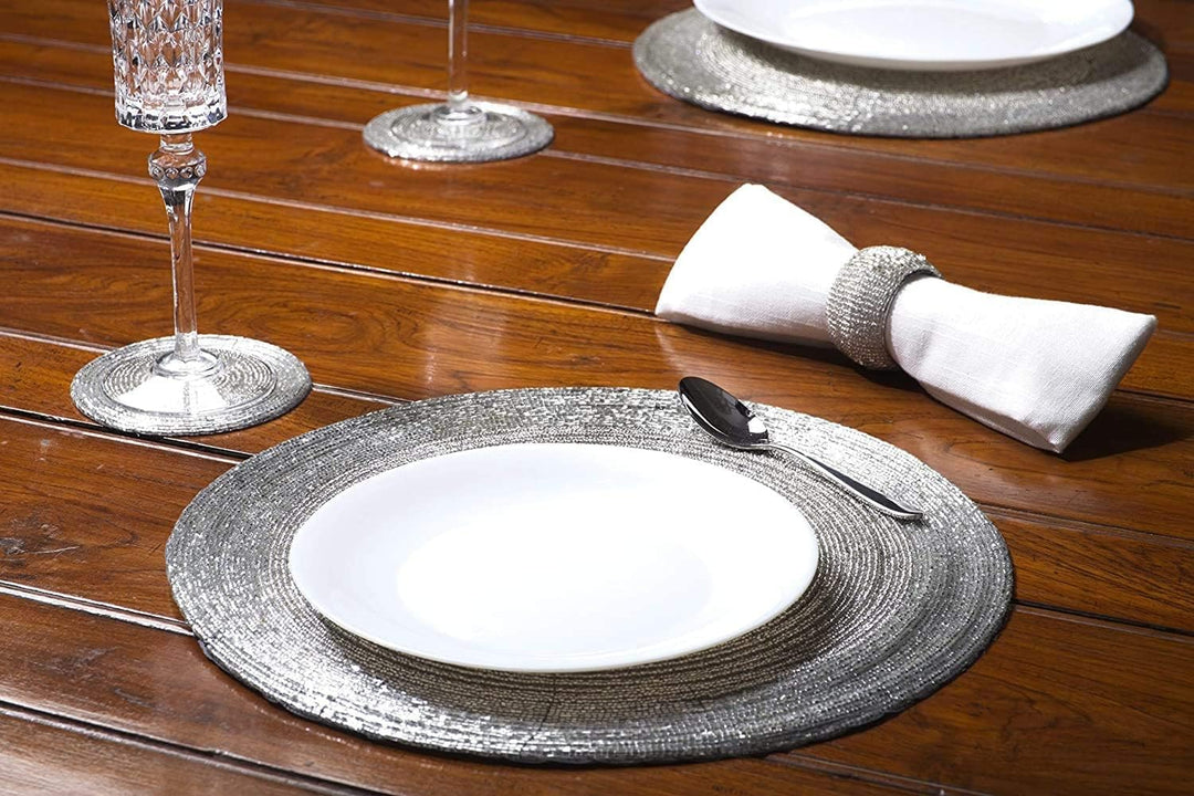 Penguin Home® Set von 12 Tischsets mit Glasperlen, Untersetzer und Serviettenringe - silberfarben -