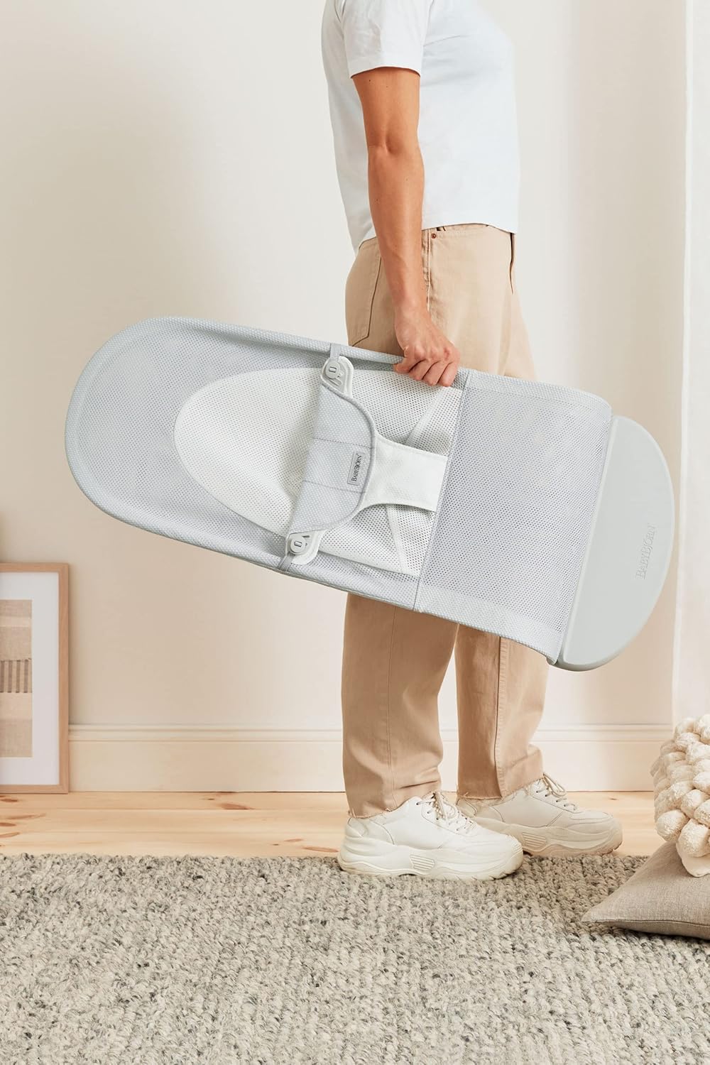 BabyBjörn Babywippe Balance Soft, Hellgrauer Rahmen, Netzstoff, Silber/Weiss