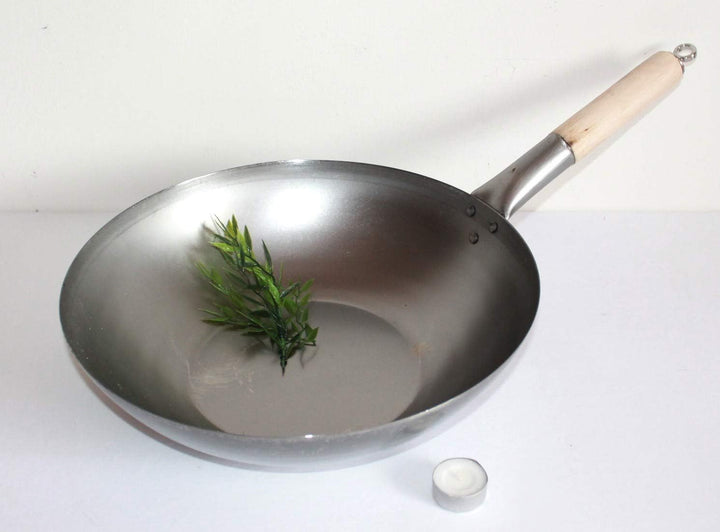 Wok Pfanne Flacher Boden Ø 36 cm, für Gas, Induktion, Ceran und Elektro, mit Holzgriff auch zum Aufh