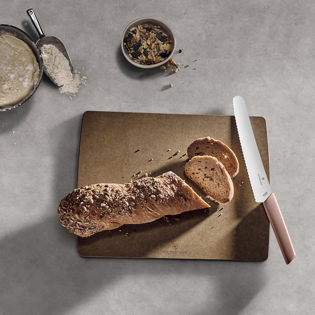 Victorinox, Swiss Modern, Profi Brot- und Konditormesser, Extra Scharfe Klinge, Wellenschliff, 22 cm