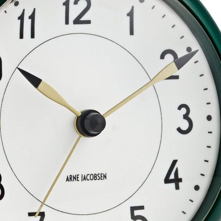 Arne Jacobsen Station Tischuhr, Aluminium, grün, 11cm 11cm Grün, 11cm Grün