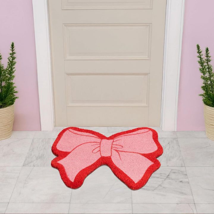 Fisura – Originelle Kokosfussmatte Rosa Schleife“ mit Rutschfester PVC-Unterseite. Rosa und rote Tür