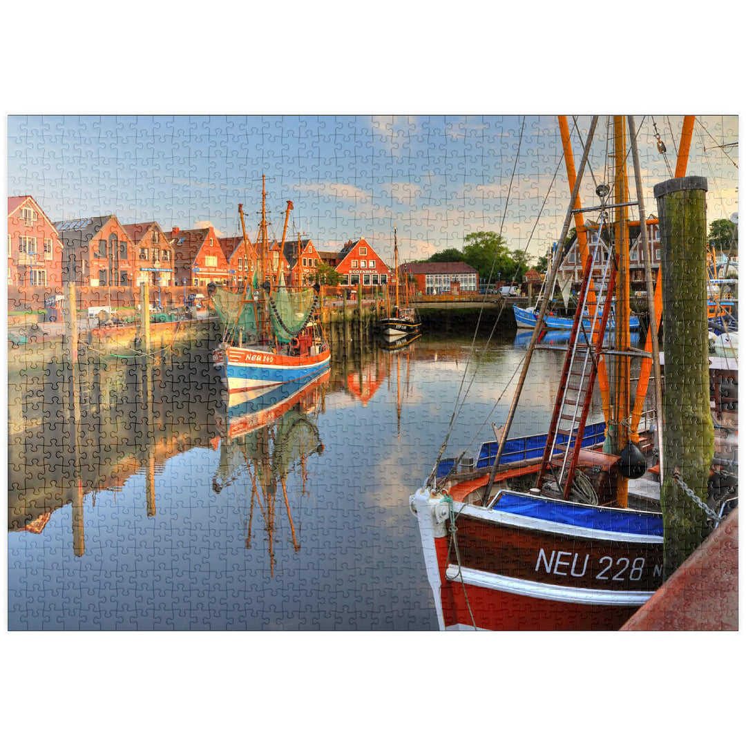 Fischerhafen mit Krabbenkuttern im Abendlicht, Neuharlingersiel, Ostfriesland - Premium 1000 Teile P