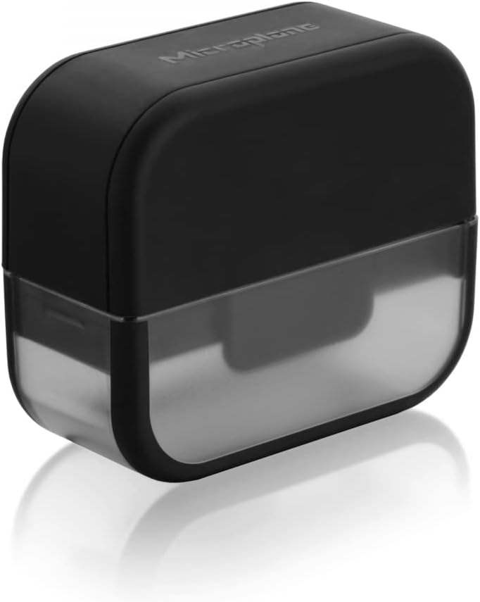 Microplane Knoblauchschneider mit rasiermesserscharfer Edelstahlklinge - Made in USA Schwarz, Schwar