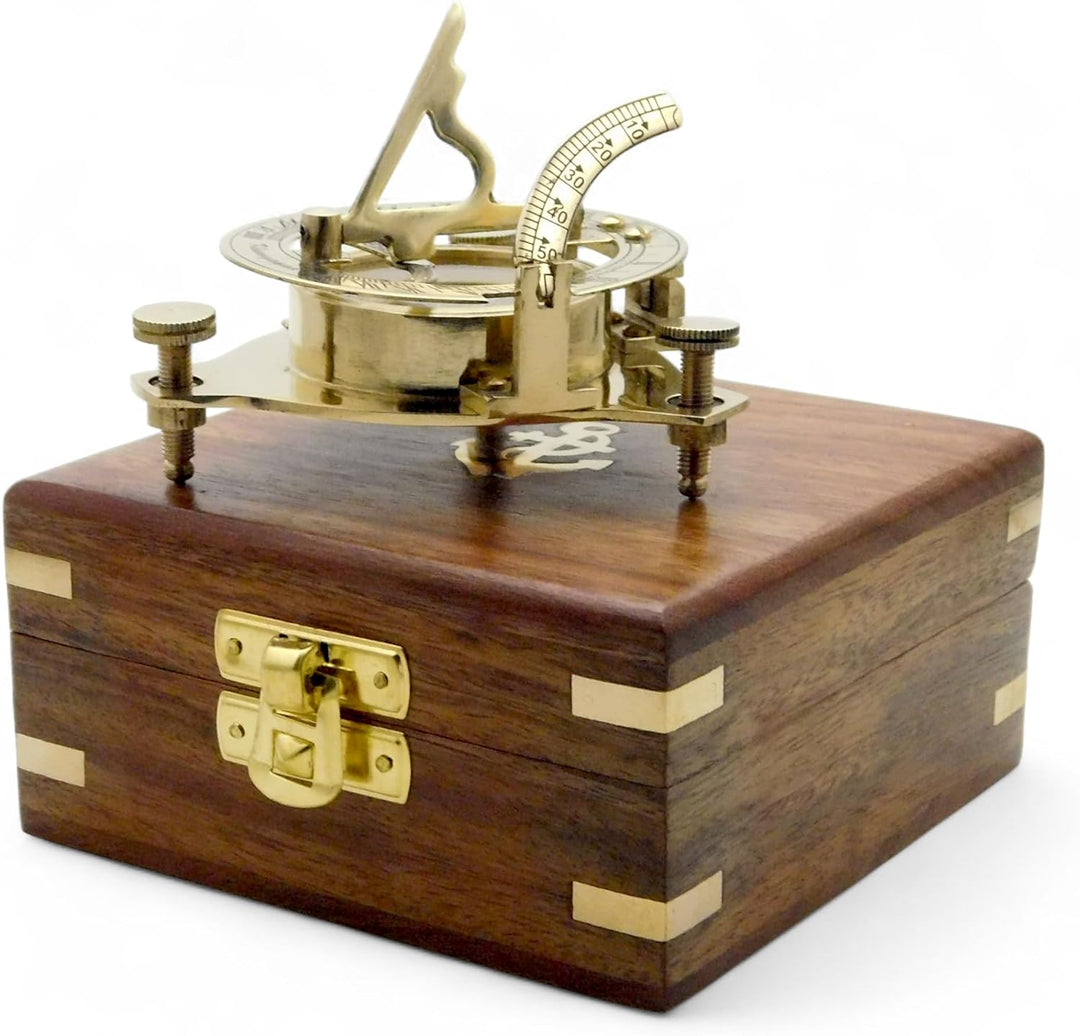 Messing-Kompass. Eleganter, traditioneller 7,6 cm grosser nautischer Sonnenuhr-Kompass aus antikem M