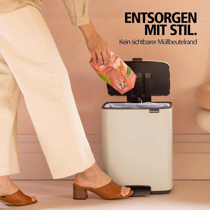 Brabantia Bo Treteimer 12 L (beige), platzsparender Mini Mülleimer mit Soft-Close-Funktion und leich