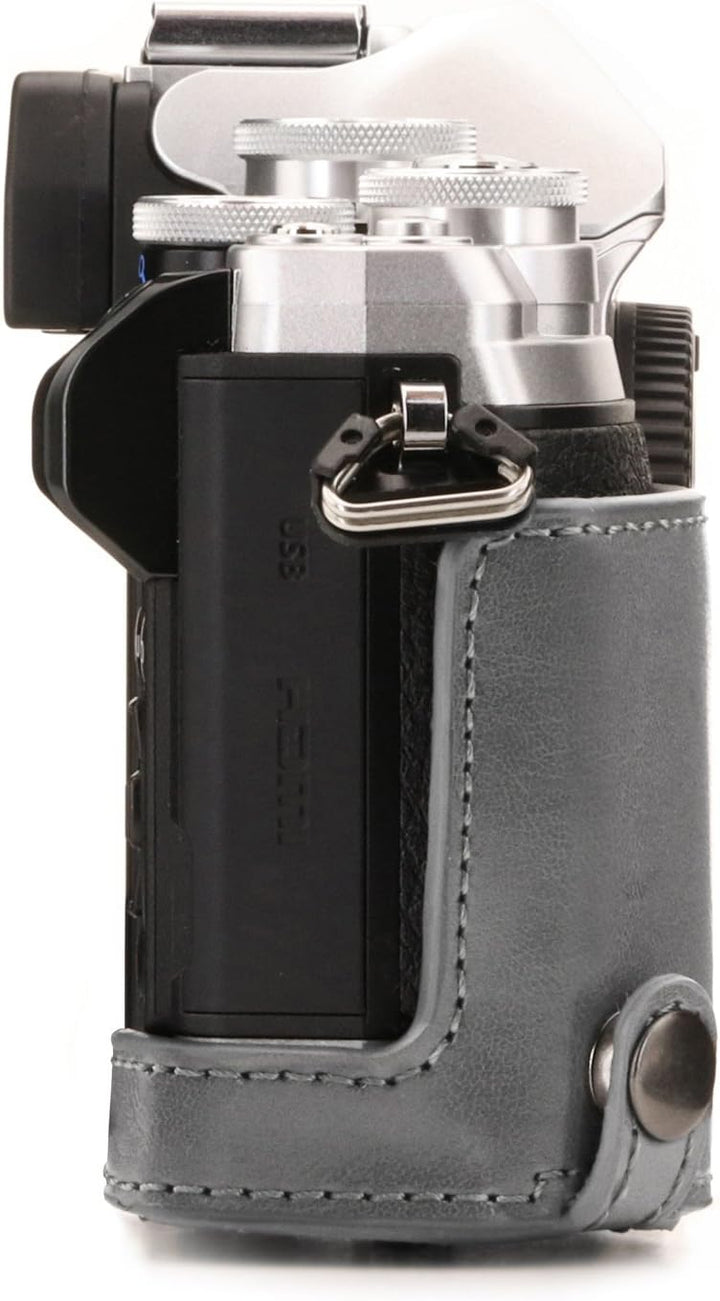 MegaGear Olympus OM-D E-M10 Mark III (14-42mm) Ever Ready Leder Kamera-Case mit Trageriemen und Batt