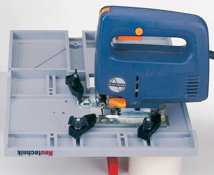 Neutechnik Präz.-Stichsägetisch für jede Stichsäge - Basisgerät + 4 extra langen Sägeblätter Typ BOS