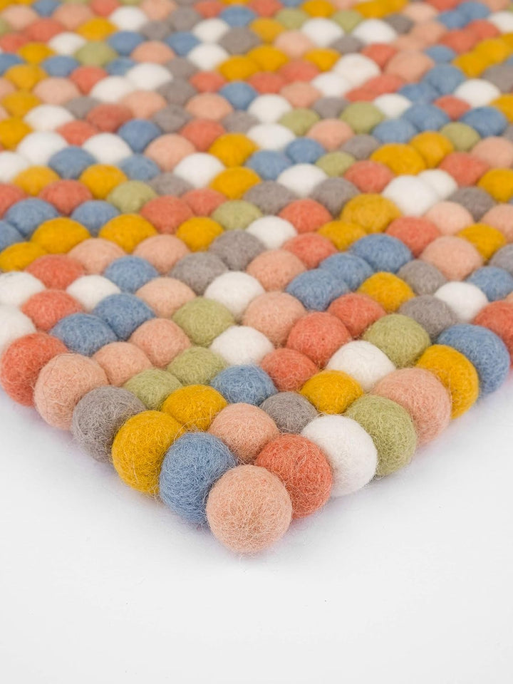 myfelt Filzkugel-Sitzauflage Stuhlauflage - Liese - quadratisch, 36x36 cm, Matt bunt