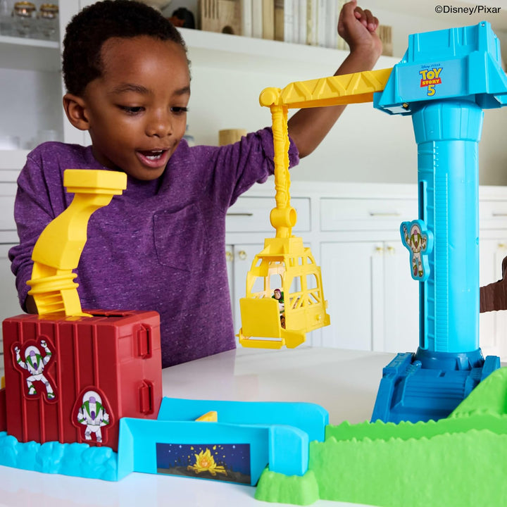 Hot Wheels Spielzeugauto Trackset, Disney Pixar Toy Story 5 Superstar Speeders Hi-Tech Buzz Lightyea